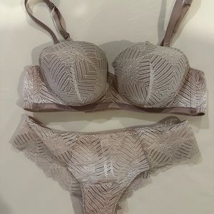 Intimissimi bra and panty set